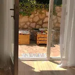 Retro Room-otok Vis Apartman Podstrazje