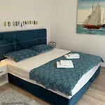 Retro Room-otok Vis Apartman *