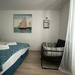 Retro Room-otok Vis Apartman Podstrazje