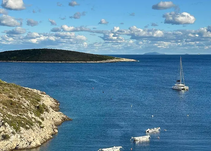 Retro Room-otok Vis Podstrazje